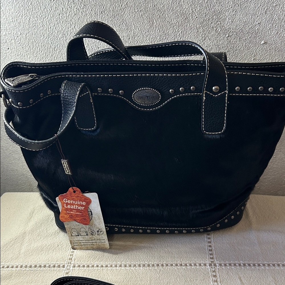 Elegant Black Tote with Silver Detailing - Picture 5 of 5